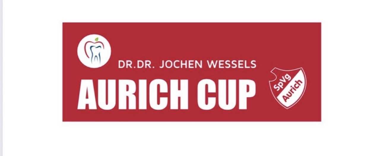 Banner des Dr. Dr. Jochen Wessels Aurich Cup mit dem Logo des Zahnzentrums und der SpVg Aurich